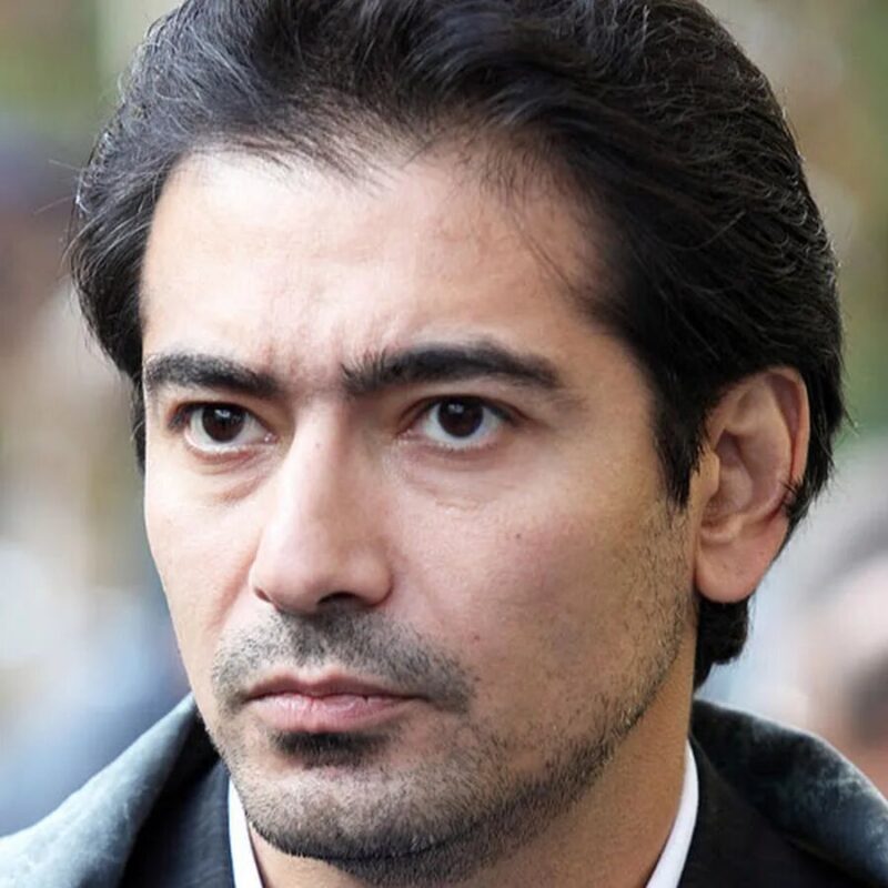 Взгляд, полный глубины и размышлений.