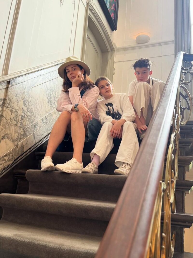 Марина Александрова с сыном и дочерью