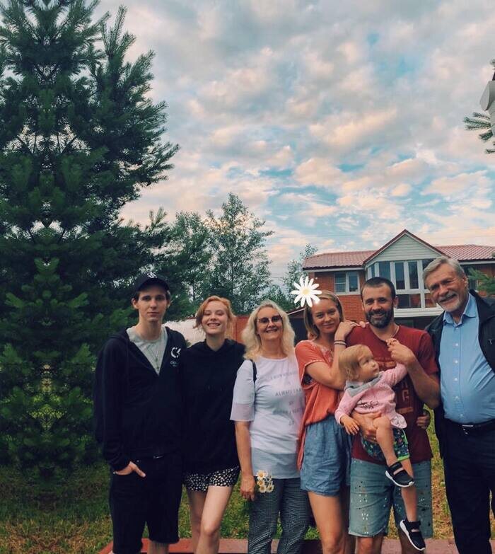 «Его семья омрачала чувства»: почему 79-летний Александр Михайлов 20 лет не разводился с женой ради любовницы