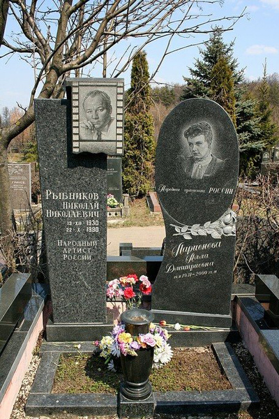 «Не помогло ни лечение, ни любовь»: почему дочь Аллы Ларионовой ушла из жизни в 43 года, не придя даже на похороны матери