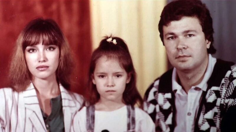 «Не хотела повторить судьбу матери»: почему 42-летняя Александра Самохина нашла счастье лишь в третьем браке и как выглядят её 14-летняя дочь и 5-летний сын