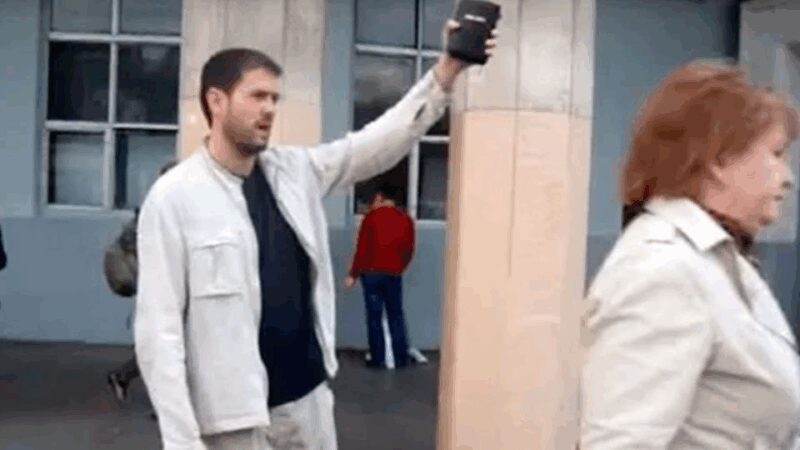 Алексей Костолевский на улицах города: проповеди у метро