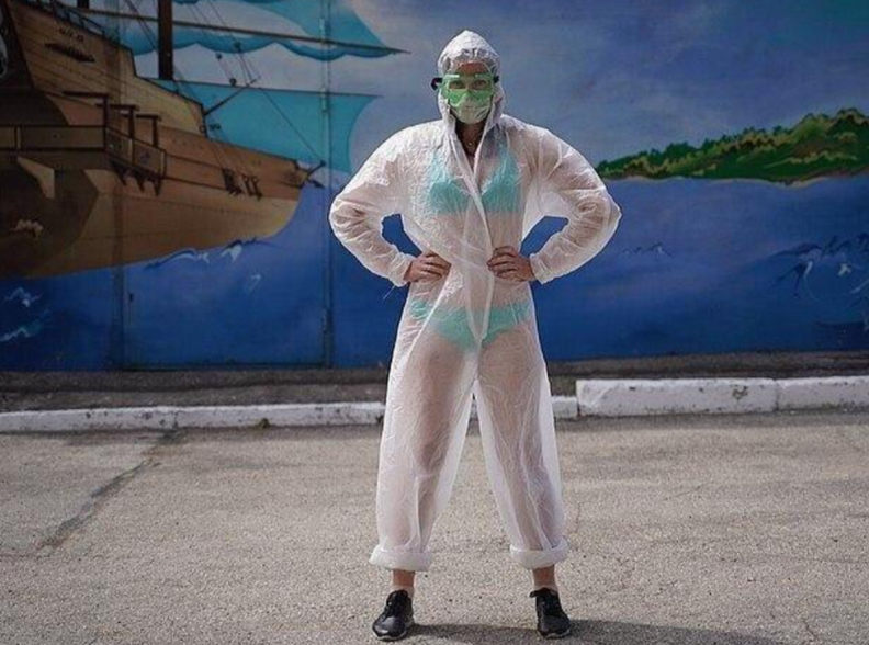 «Как будто в сауне»: 20-летняя медсестра из Тулы стала звездой Сети, но выбрала белый халат вместо славы