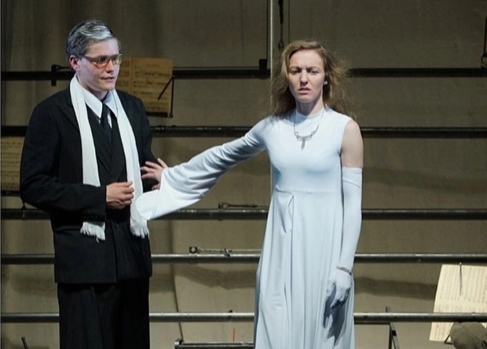 Уршула Малка на сцене театра