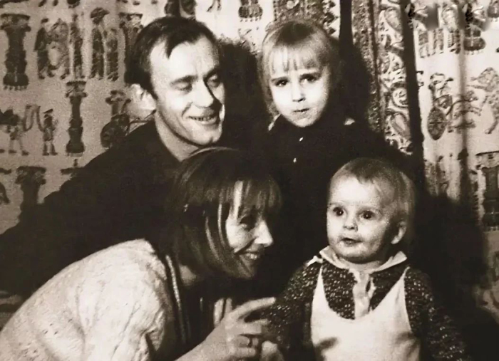 Мария Стерникова и Валерий Носик с детьми.