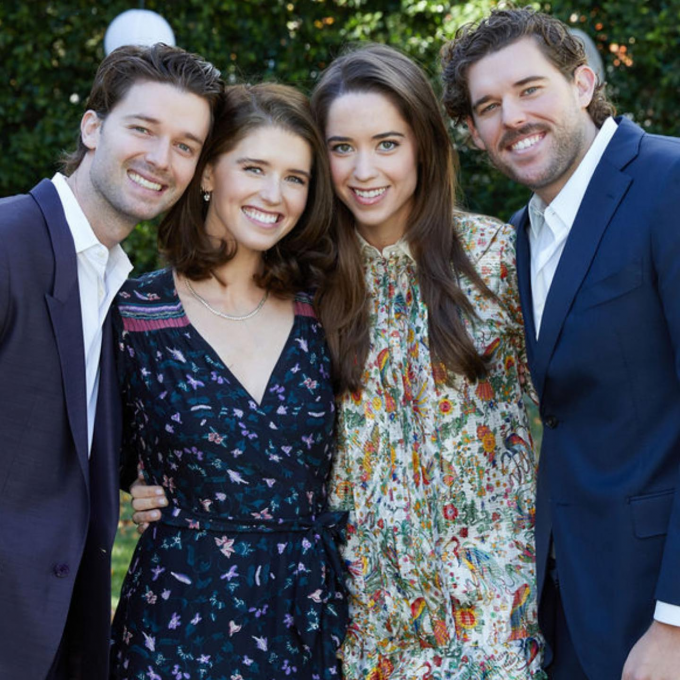 Кристина Шварценеггер в кругу семьи: с сестрой и братьями.