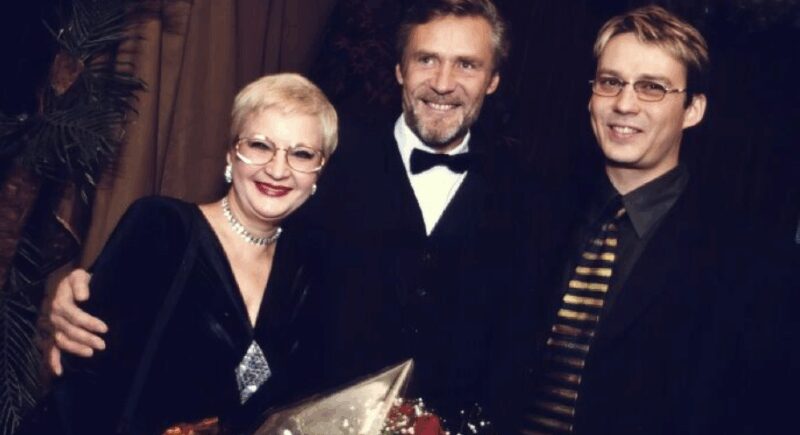 Семейный портрет: Александр Михайлов с первой супругой Верой Мусатовой.