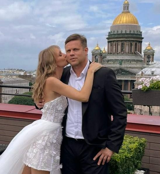 Владислав Радимов на своей третьей свадьбе с Анастасией Кулешовой в 2024 году.