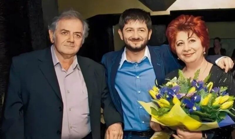 «Я спросил: а у меня выбор есть?»: почему Михаил Галустян развелся после почти 20 лет брака