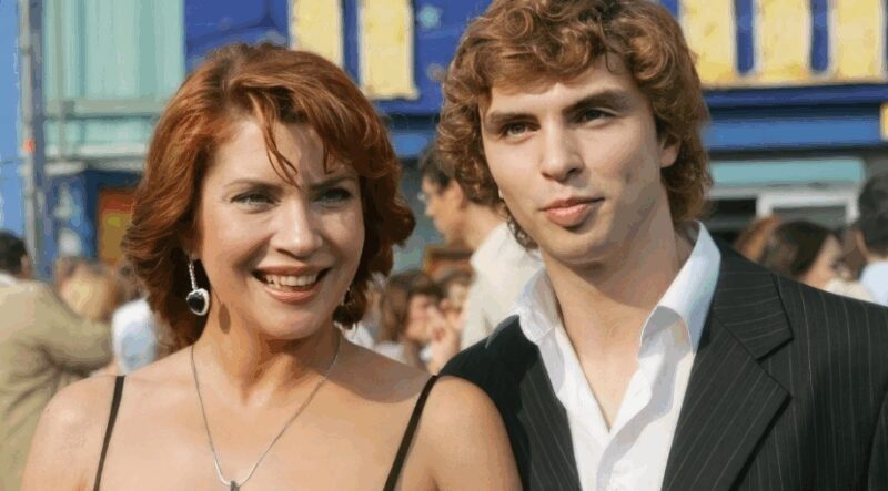 Вера Сотникова в компании юного актера Дмитрия Малашенко, который был младше ее сына.