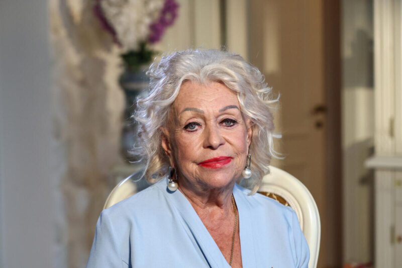 «Бриллианты и шик — в прошлом»: 77-летняя Людмила Поргина ушла из театра и перебралась в Дубай, но «женой Коли» быть не перестала