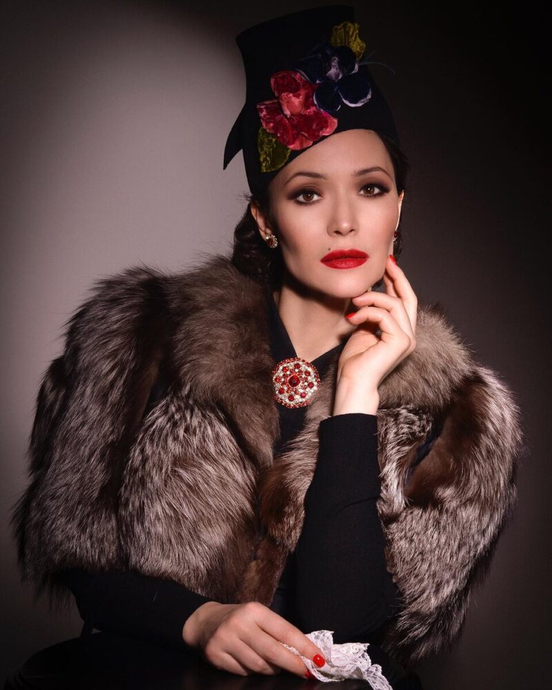 «Не хотела повторить судьбу матери»: почему 42-летняя Александра Самохина нашла счастье лишь в третьем браке и как выглядят её 14-летняя дочь и 5-летний сын