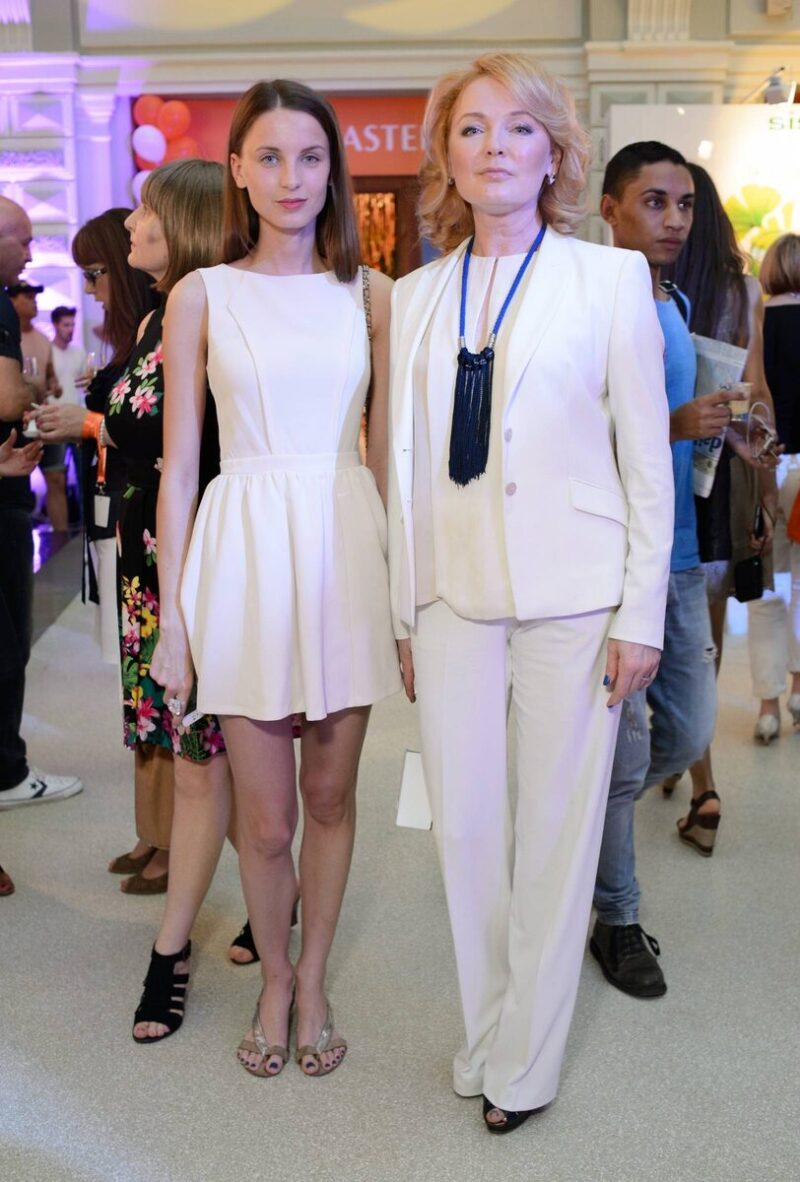 Выглядит на 40 в 66 лет: Лариса Вербицкая «Он поднял на меня руку» — почему сын от первого брака не общается с родным отцом и кто заменил ему папу