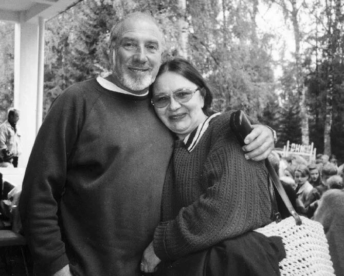 Память о великих актерах, оставивших неизгладимый след.