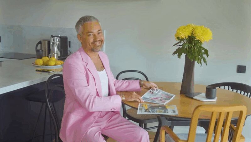 «Это не просто дом, это продолжение меня!»: Александр Рогов за 2 года объединил три квартиры в 45-метровую гардеробную с выходом на крышу