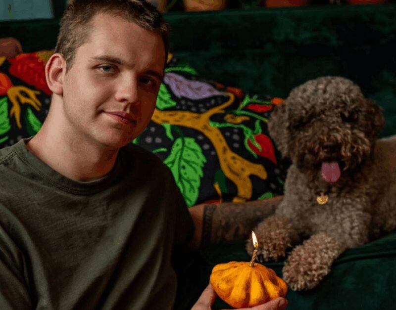 Старший внук Леонида Куравлева, Степан, сегодня уже высокий молодой человек, увлеченный баскетболом.