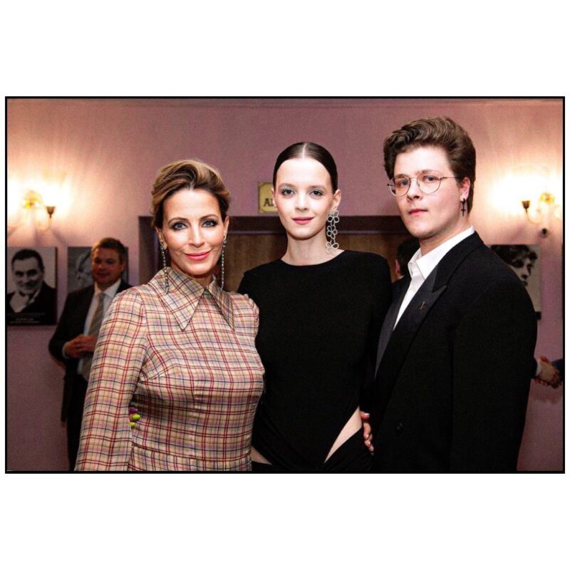 Роковая красавица из «Бандитского Петербурга»: как 56-летняя Евгения Крюкова пережила «векторный» брак, трагедию любимого и дважды обрела счастье