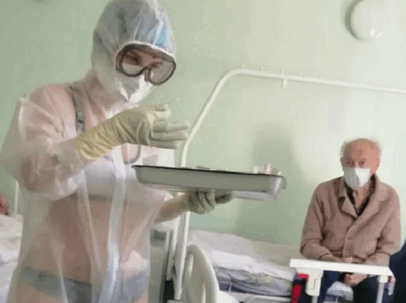 «Как будто в сауне»: 20-летняя медсестра из Тулы стала звездой Сети, но выбрала белый халат вместо славы