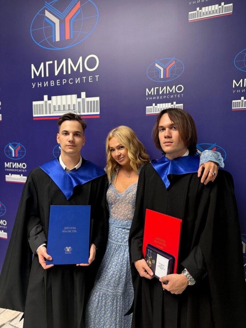 «У моего Андрея есть только одна мама — я»: как Яна Рудковская отвоевала сыновей у экс-мужа и почему 24-летний Андрей и 23-летний Николай избегают публичности