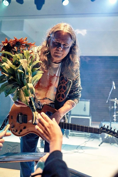 Ради третьей жены любивший выпить музыкант «зашивался»