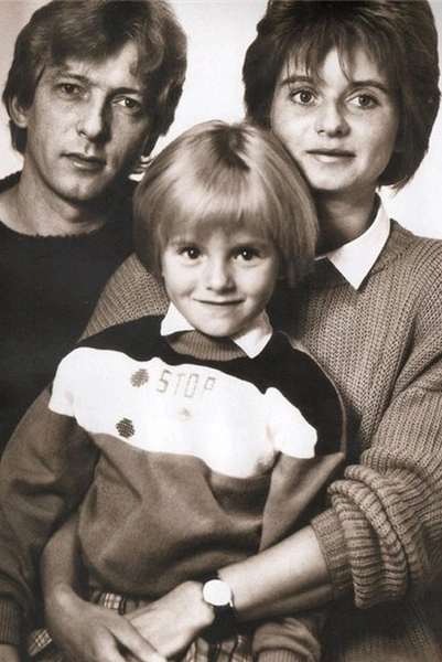 Родители поддерживали дочку, влюбленную в сцену