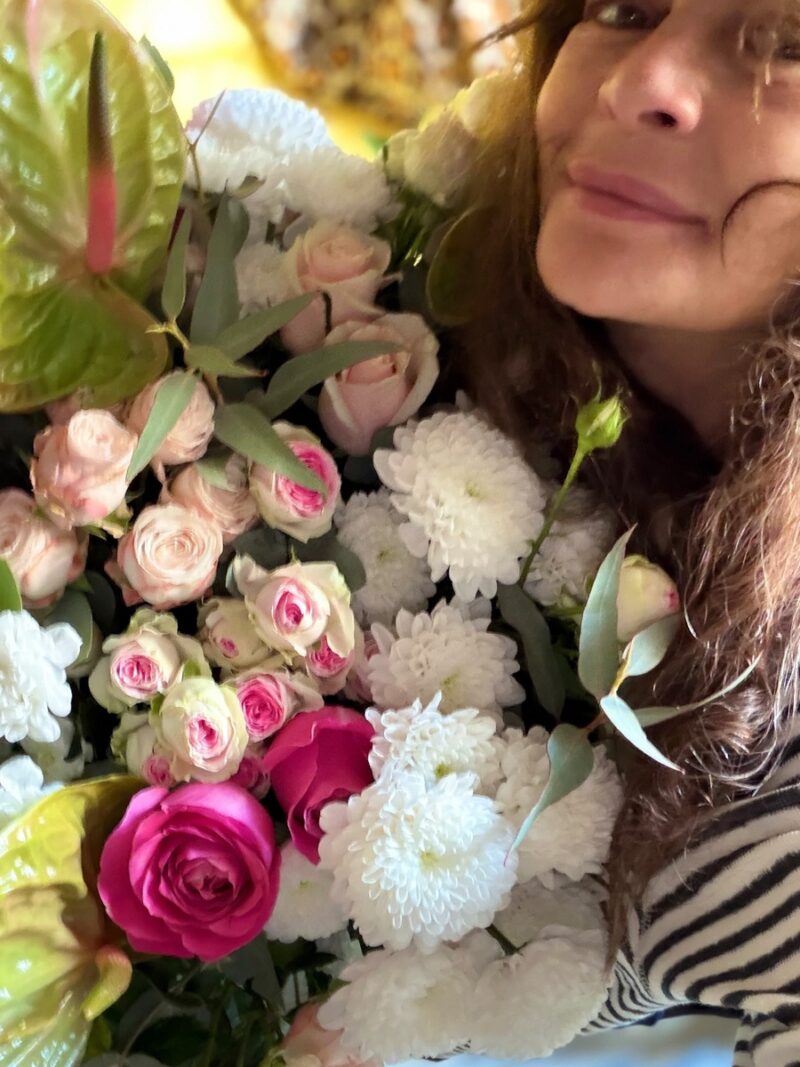 «Из имущества у меня только воздух»: как 58-летняя Оксана Фандера покинула мужа и детей, уехав в Грузию с одной собакой