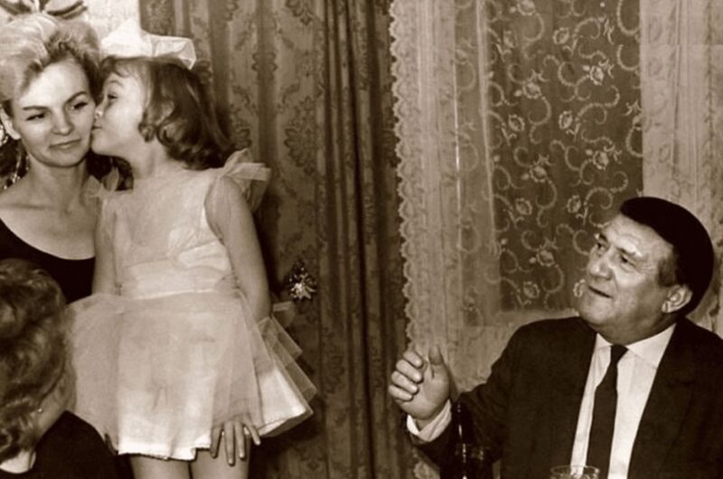 Николай Крючков с четвёртой женой Лидией и дочерью Эльвирой.