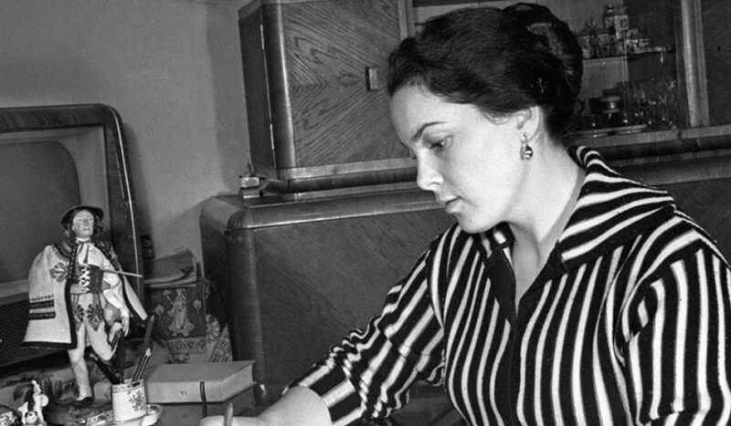 Элина Быстрицкая