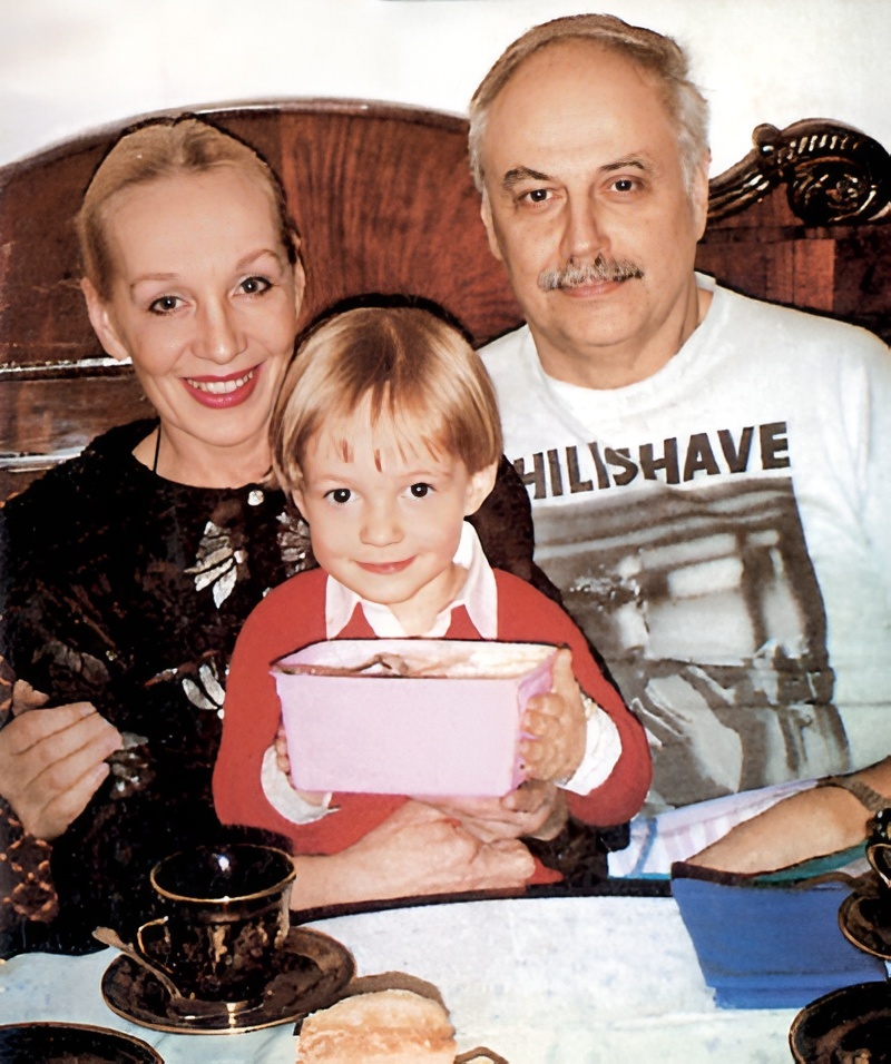 25 лет спустя: как сложилась судьба актрисы Светланы Чуйкиной и её экранного сына из легендарного сериала «Нина»?