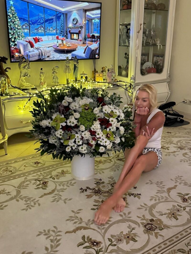 «Я давно вписала свое имя в историю»: как 48-летняя Волочкова из петербургской аристократки превратилась в звезду скандалов