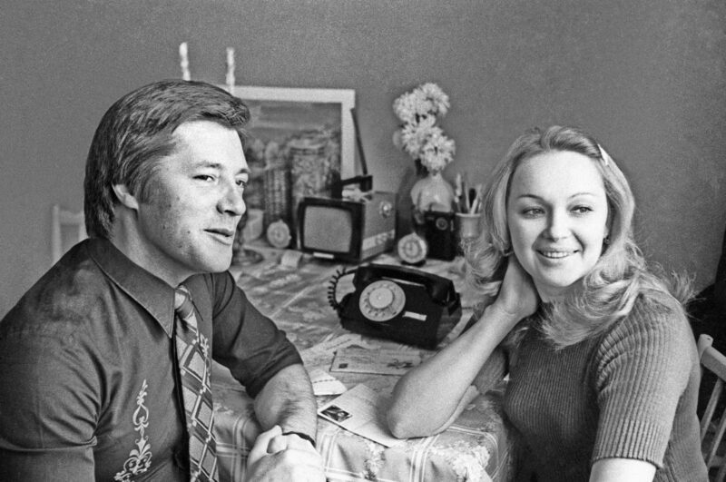 Две семьи Жарикова: роковой звонок, разбивший сердце Гвоздиковой