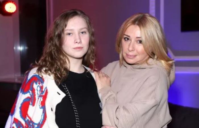 Алена Апина с дочерью Ксенией, появившейся на свет благодаря суррогатному материнству.