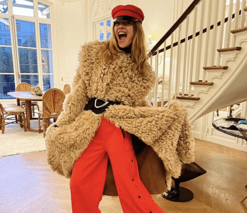 «Живой, не выставочный»: как Наталья Водянова превратила 300-летний парижский особняк в тёплый дом для пятерых детей