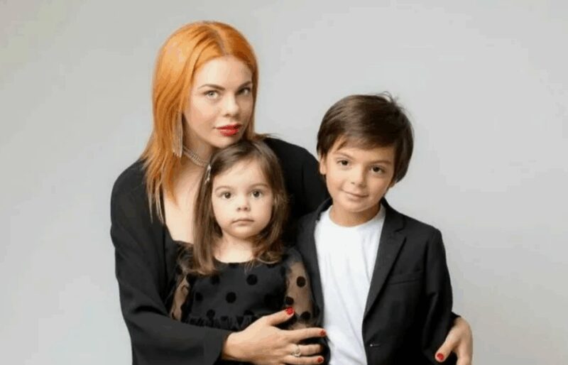 Анастасия Стоцкая с детьми: Саша и Вера.