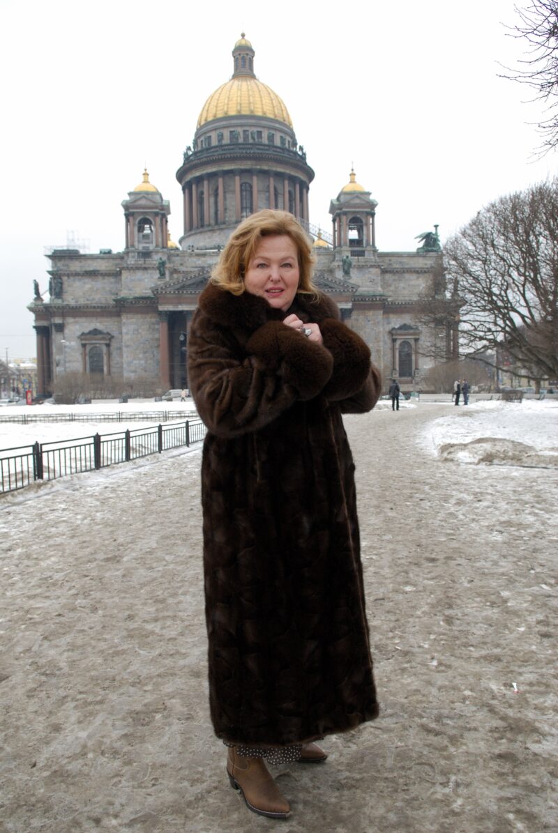 Променяла славу на семью: как живет «советская Одри Хепберн» за океаном?