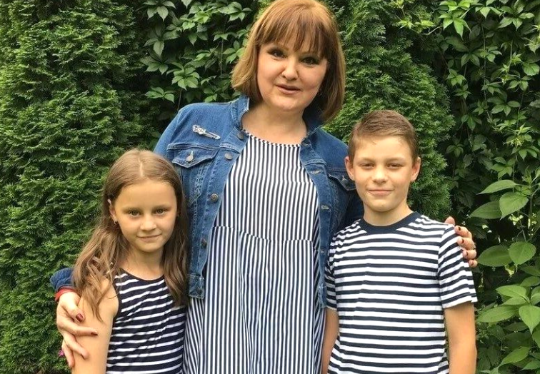 Маргарита Суханкина с сыном и дочерью, преодолевающими трудности адаптации
