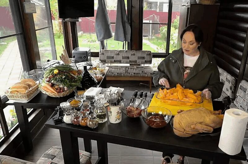 За закрытыми дверями: как живёт одна из самых узнаваемых телеведущих : Лариса Гузеева и Игорь Бухаров — 20 лет брака и их уютный особняк в Куркино