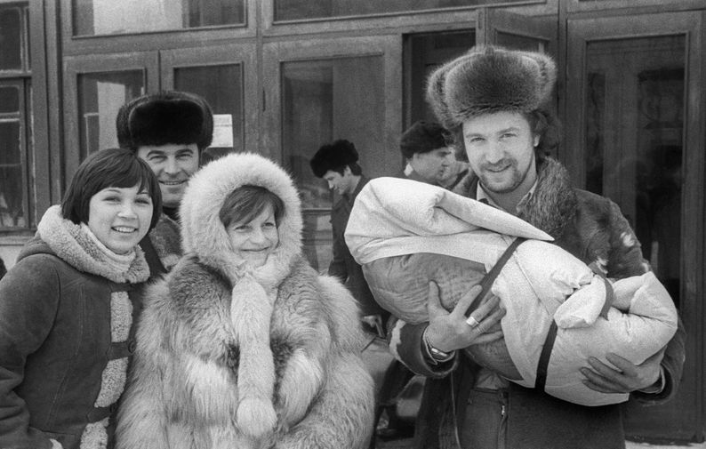 Ольга Корбут и Леонид Борткевич с новорожденным сыном.