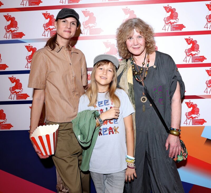 От дочери звезды «Вам и не снилось» до звонаря: как 64-летняя Екатерина Васильева пережила два развода и забвение 90-х, но нашла счастье в новой профессии и вырастила известную дочь