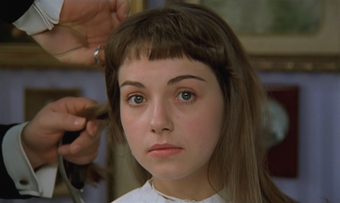 Кадр из фильма «Романовы. Венценосная семья», где Ольга Будина сыграла одну из своих первых знаковых ролей.