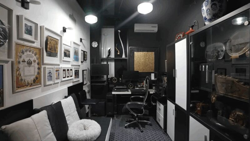 Золотой писсуар и потолки-волны: как Бари Алибасов после пожара 90-х создал в Москве квартиру-манифест, на ремонт которой ушло 2 года