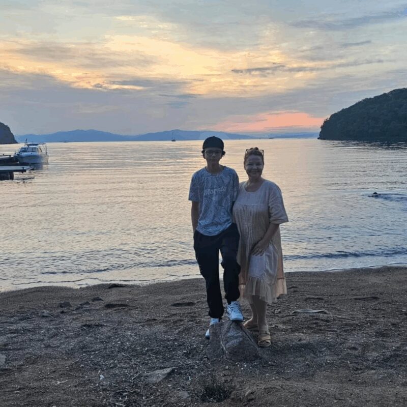 «Квартира твоя, но ипотеку платишь ты»: 51-летняя Татьяна Абрамова раскрыла, как воспитывает сыновей от первого брака