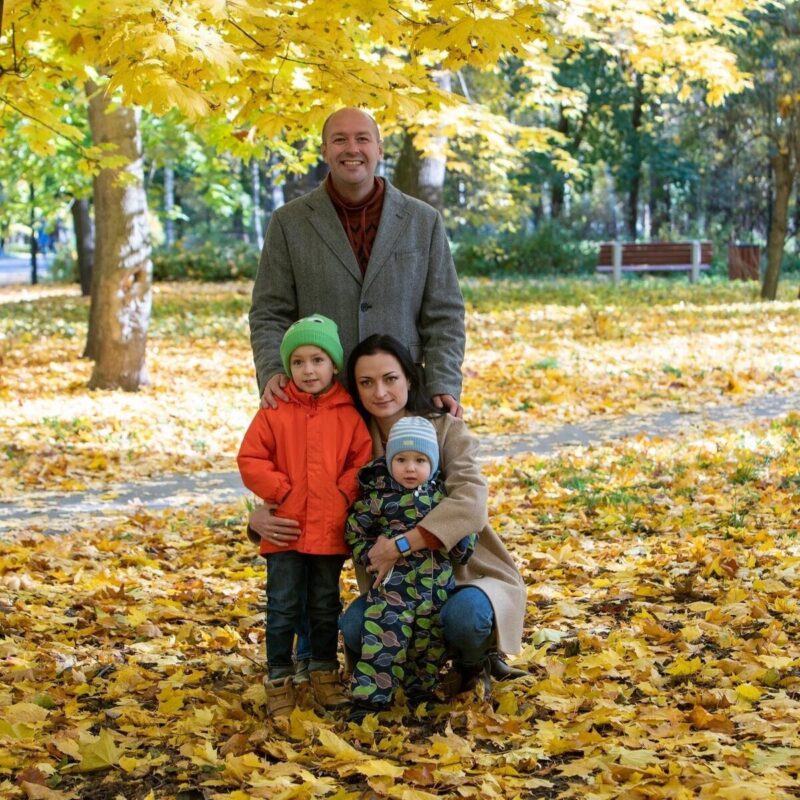 «Для меня он всегда на первом месте»: как 50-летняя Мария Ситтель с пятью детьми сохраняет брак и выглядит моложе своих лет