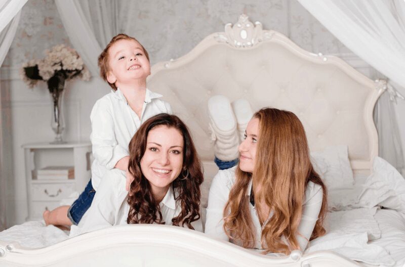 Анна Ковальчук с подросшими дочерью Златой и сыном Добрыней.