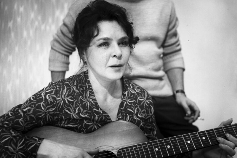 Нина Ургант в фильме «Белорусский вокзал», 1970 год: визитная карточка актрисы.