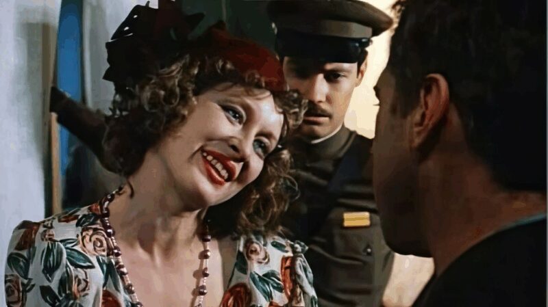 Лариса Удовиченко в образе Маньки-Облигации из фильма 