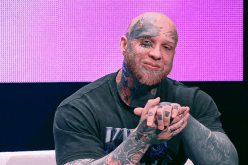 Елена Яковлева с тревогой наблюдает за жизненным путём сына.