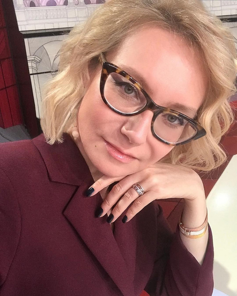 Взгляд без привычной оправы: Эвелина Хромченко, какой её редко видят.