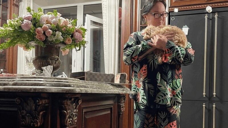 За закрытыми дверями: как живёт одна из самых узнаваемых телеведущих : Лариса Гузеева и Игорь Бухаров — 20 лет брака и их уютный особняк в Куркино