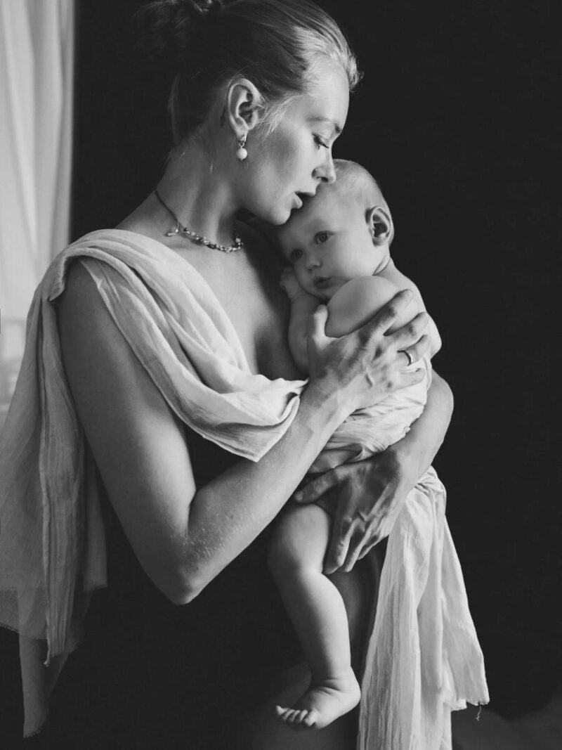 «Я человек увлекающийся»: 81-летний Александр Михайлов жил на две семьи, но его дочери Анастасия и Мирослава смогли построить крепкие браки и подарить звезде внуков